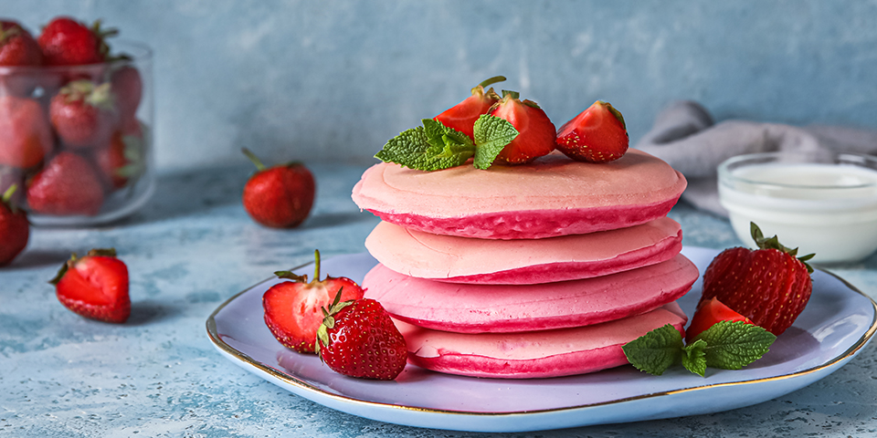 strawberry-shakeology-pancakes