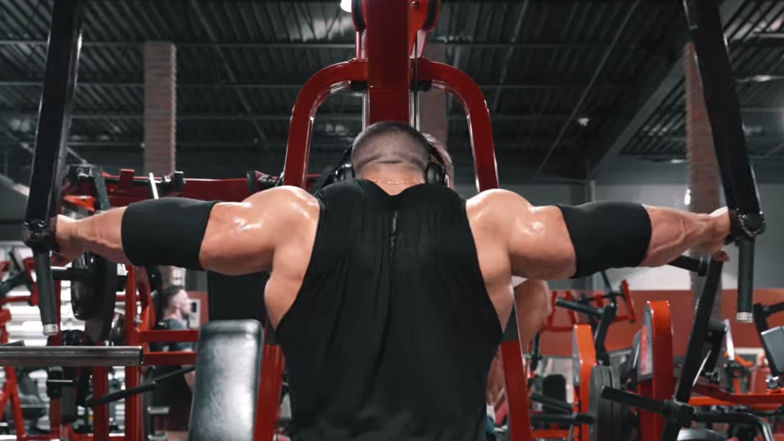 derek-lunsford-builds-rounded-delts-with-shoulder-workout-11-weeks-out-of-2023-mr.-olympia-–-breaking-muscle