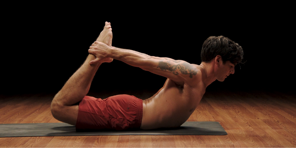how-to-do-bow-pose-in-yoga-(dhanurasana)